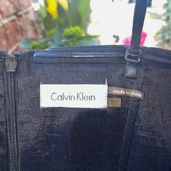 Calvin Klein Stunning Black Pleated Cocktail Dress: Size 6P - Picture 5 of 7